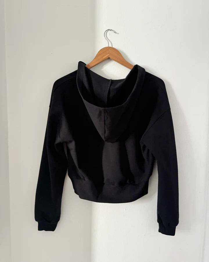 MICAELA cropped zip hoodie in Black Jacket Elegantees