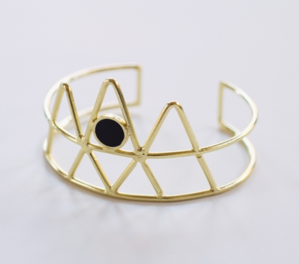 To a Point cuff black